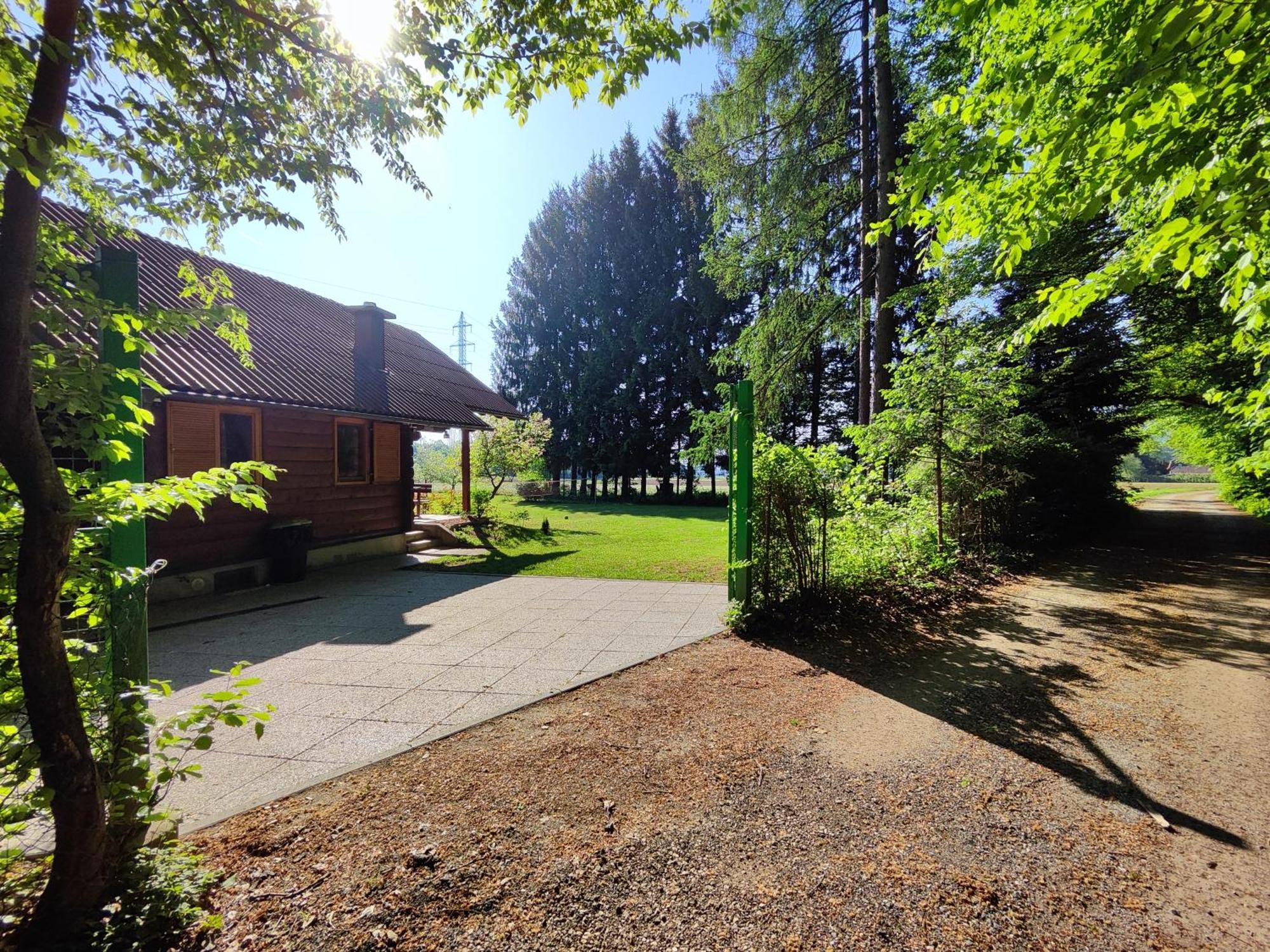 Villa Silent Orchard Naklo Exterior foto